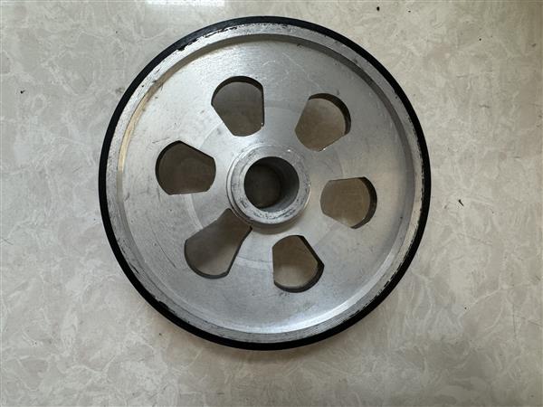 DRIVING WHEEL FOR STEEL BELT