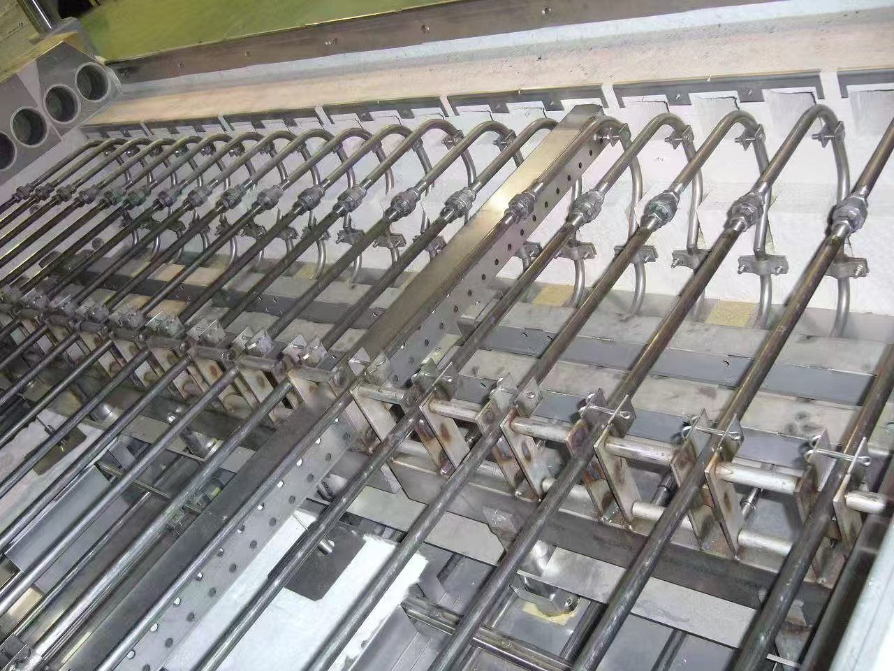 BOTTOM CONVECTION PIPE